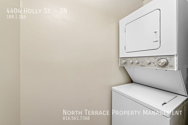 Building Photo - Renovated, VINTAGE 1BR with W/D - In The W...