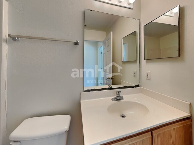 Building Photo - 16019 Horizon Ct