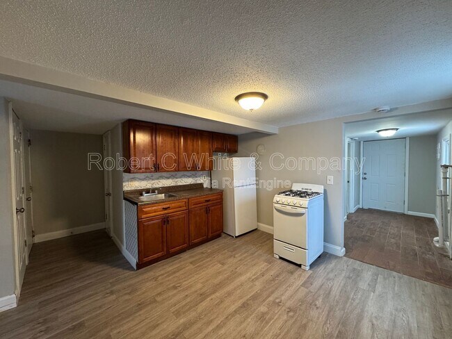 Building Photo - 219 Park St