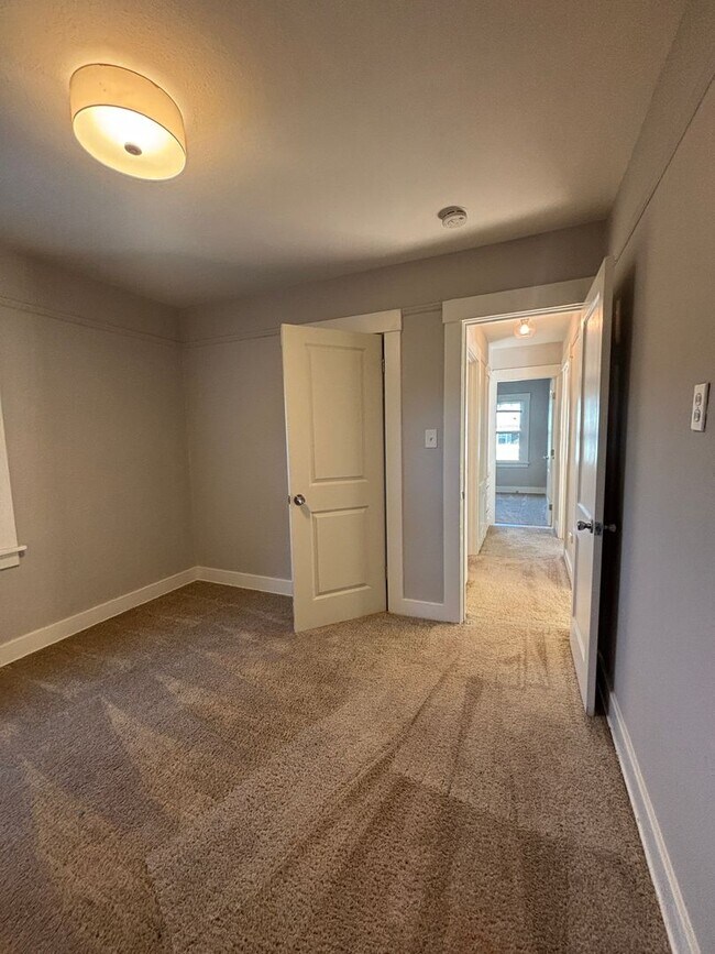 Building Photo - 54-2203