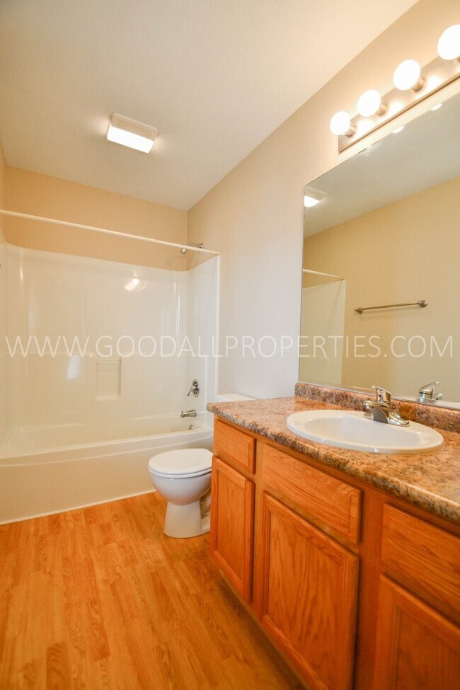 Building Photo - 15221 Alpine Dr
