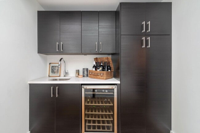 Building Photo - 1003 S 17th St