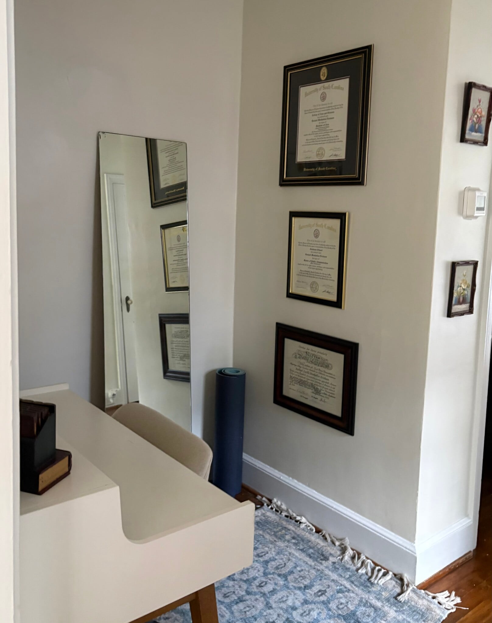 Hall with desk - 2603 Kiawah Ave