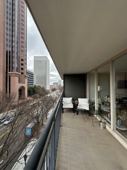 Balcony in the heart of ATL - 620 Peachtree St NE