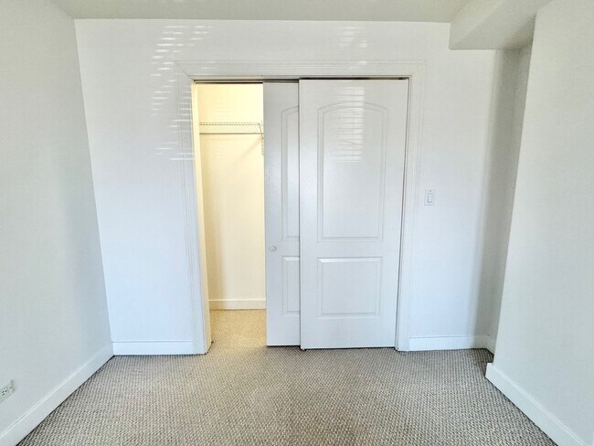 Building Photo - 4335 W Irving Park Rd