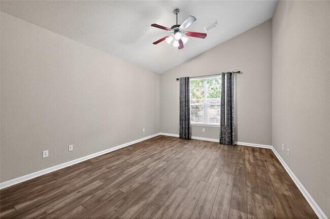 Building Photo - 15512 Interlachen Dr