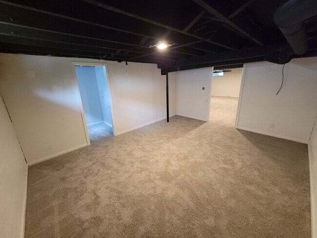 Building Photo - Gorgeous 5 bed 3.5 Bath in Madisonville!!