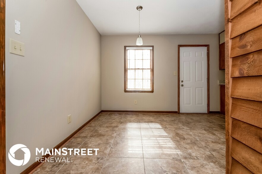 Building Photo - 1274 Classic Dr NE