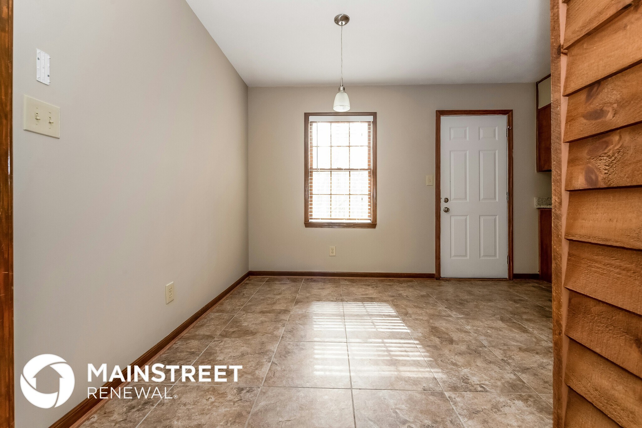 Building Photo - 1274 Classic Dr NE