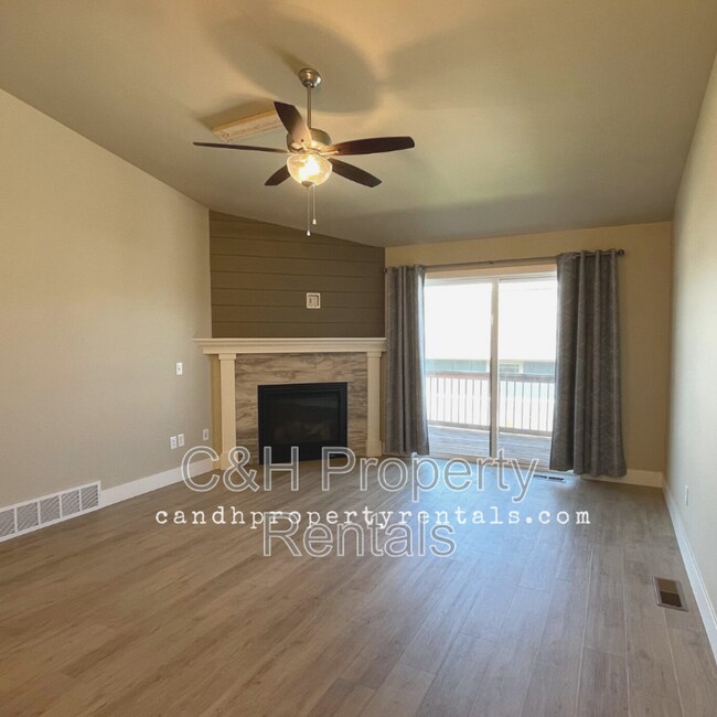 Building Photo - 1417 Columbine Dr