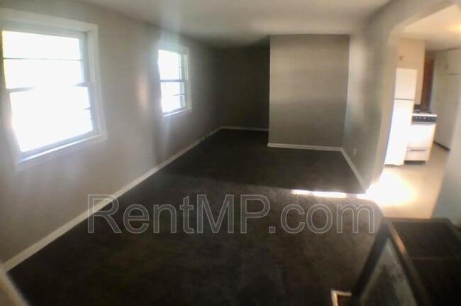 Building Photo - 1011 S Lansing St