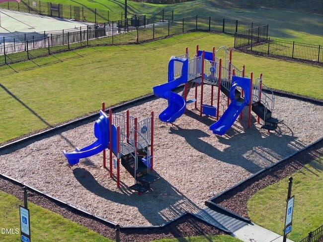 Building Photo - 759 Putney Hl Rd