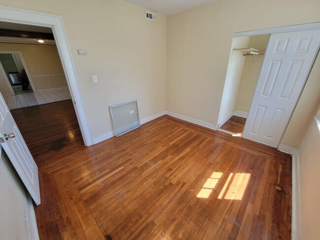 Building Photo - 489 Quinnipiac Ave