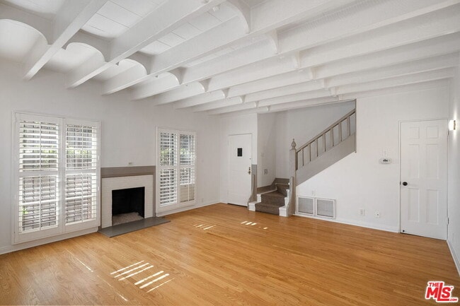 Building Photo - 329 N Swall Dr