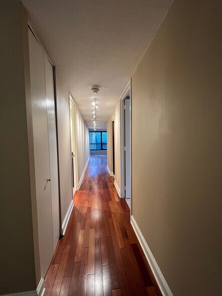 Building Photo - 360 E Randolph St