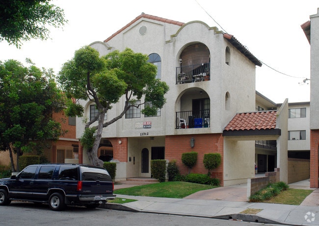 Building Photo - 11702 York Avenue