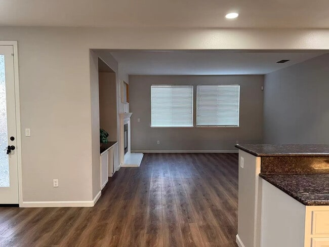 Building Photo - 2161 Tennis Ln