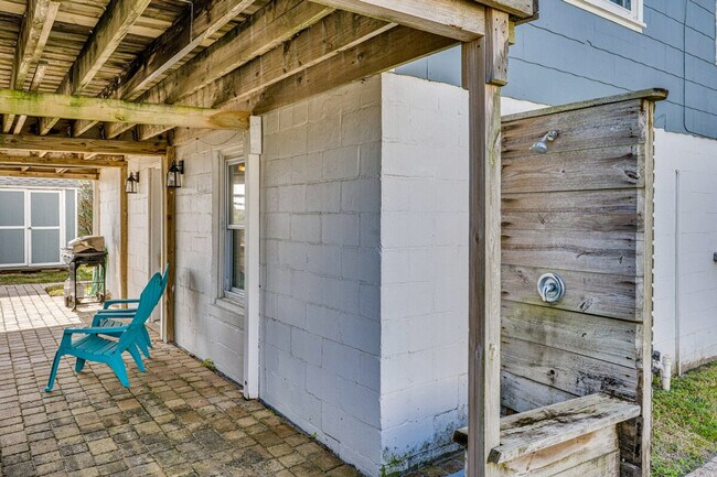 Building Photo - 1718 S Fletcher Ave