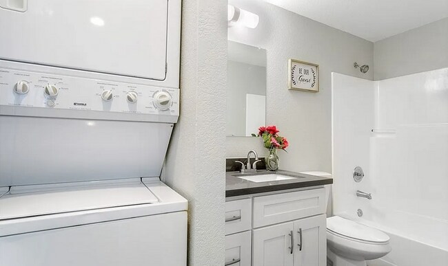 Building Photo - Ideally Located 1 Bed Seattle Condo!