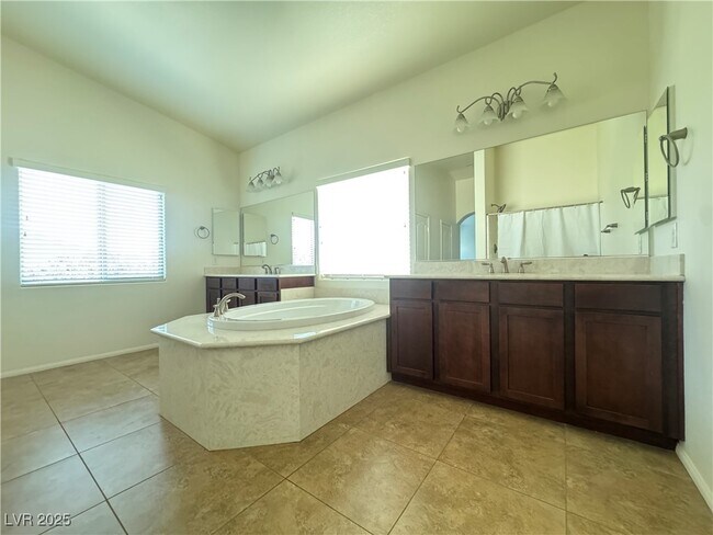 Building Photo - 9241 Forest Meadows Ave