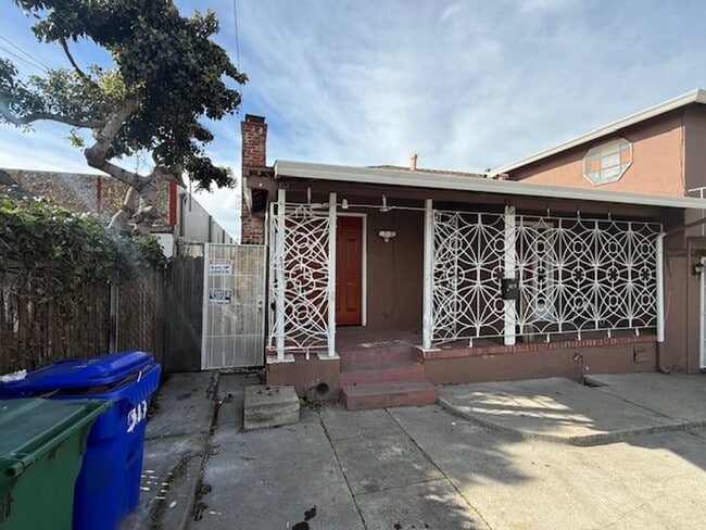 Building Photo - 317 45th St