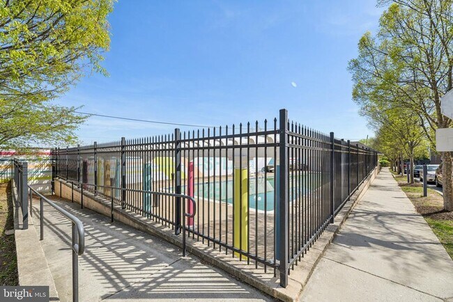 Building Photo - 5627 45th Ave