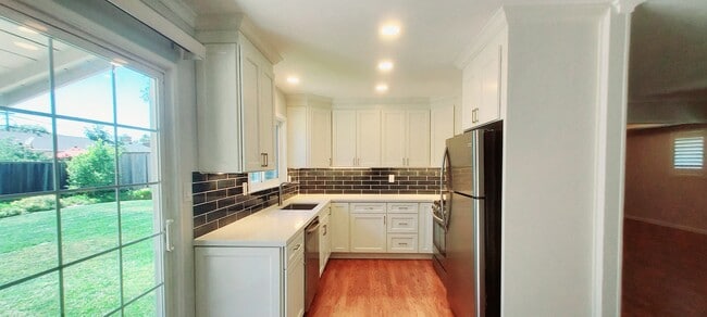 Building Photo - 1321 Evergreen Dr