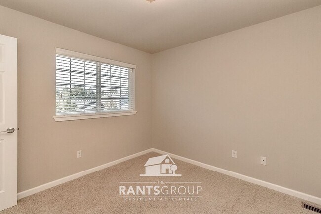 Building Photo - Gorgeous 2 Story Home! Located in Central Lacey!