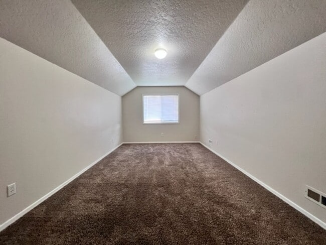 Building Photo - 3137 W Pudu St