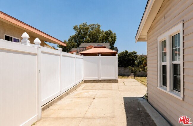 Building Photo - 5128 Windermere Ave
