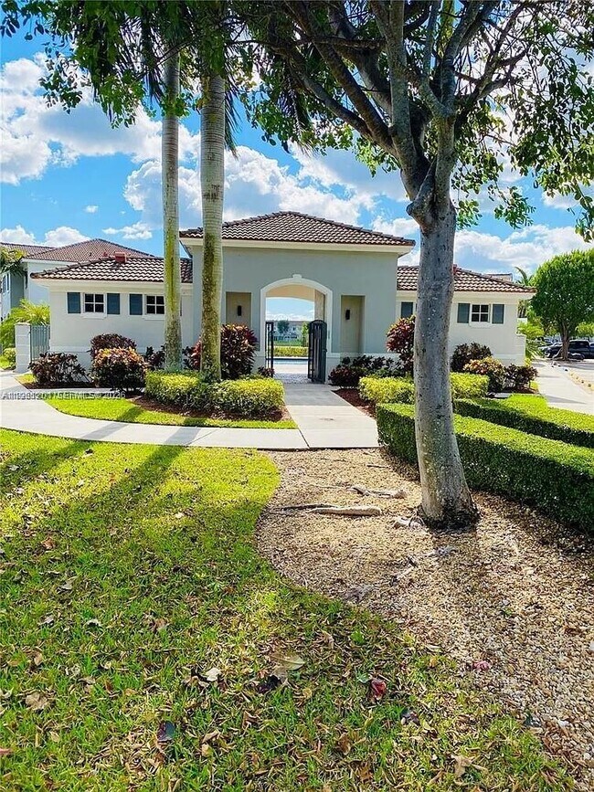 Building Photo - 2907 SE 15th Terrace