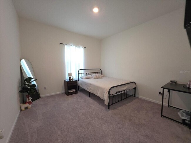 Building Photo - 1569 Effra Wy