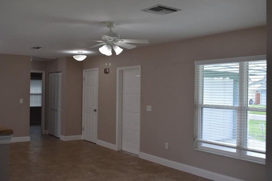 Building Photo - 826 Palama Way