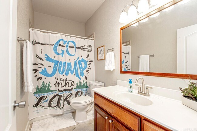 Building Photo - 451 Lakeland Dr