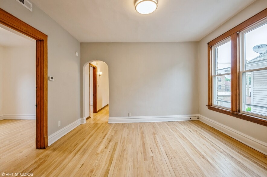 Dining Room Unit #2 - 5138 W Montrose Ave