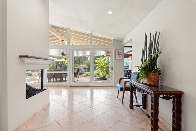 Building Photo - 1342 Skyline Dr