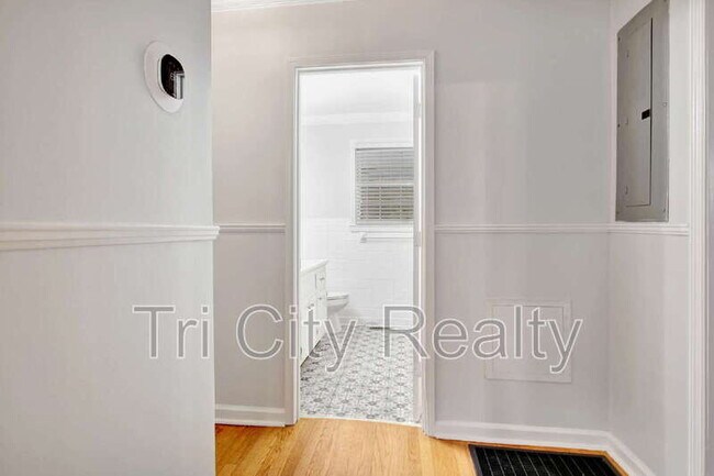 Building Photo - 115 Church Aly