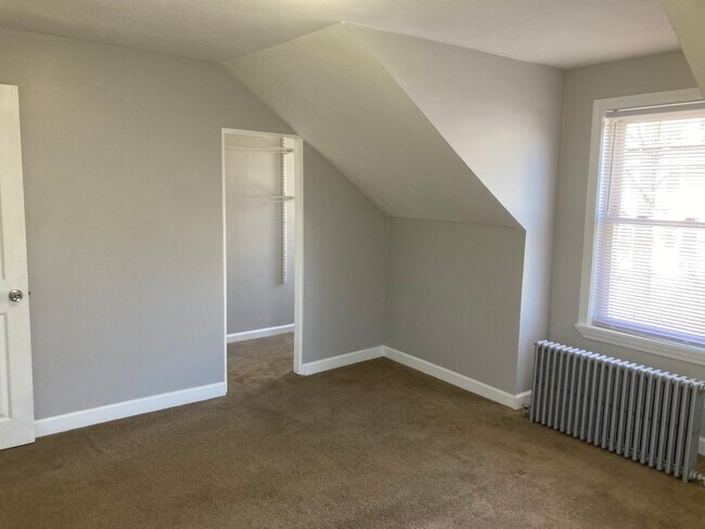 Bed 3 - 60 Division St