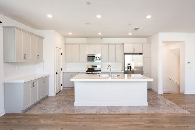 Building Photo - Contemporary Living in the Heart of Millenia
