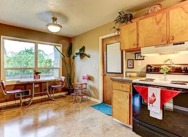 Building Photo - Arbor Lodge Bungalow with Hardwoods, Attac...
