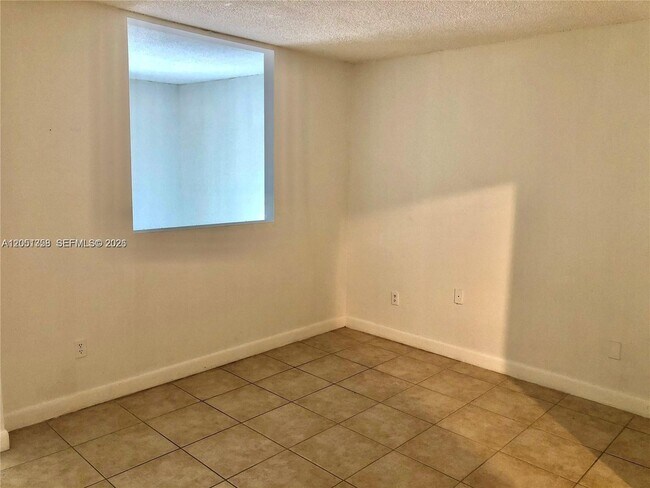 Building Photo - 8500 SW 109th Ave