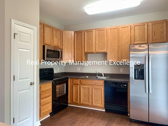 Building Photo - Raleigh Townhome Convenient to I440 & I540, Huge Master Suite, Near Anderson Pointe Park!