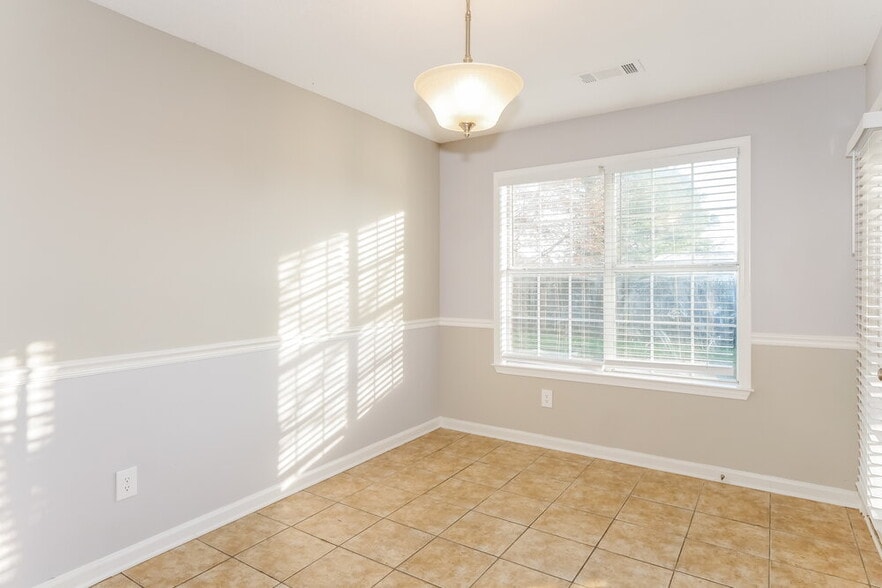 Building Photo - 2960 Woodland Ash Cove