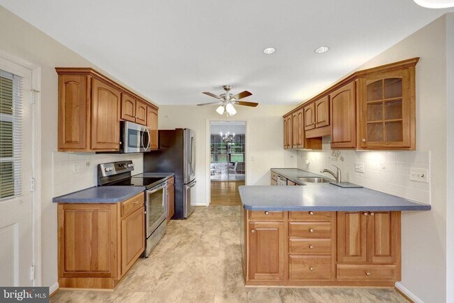 Building Photo - 615 Kearney Ct SW
