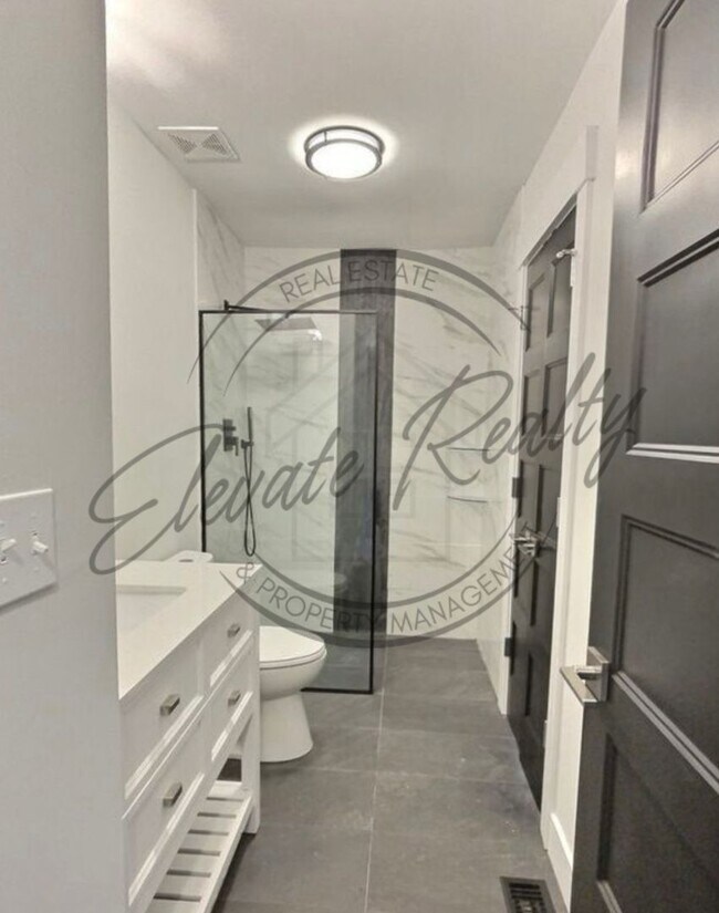 Building Photo - Modern 2-Bedroom Townhome in Clarksville –...