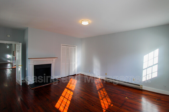 Building Photo - 27 Archdale St