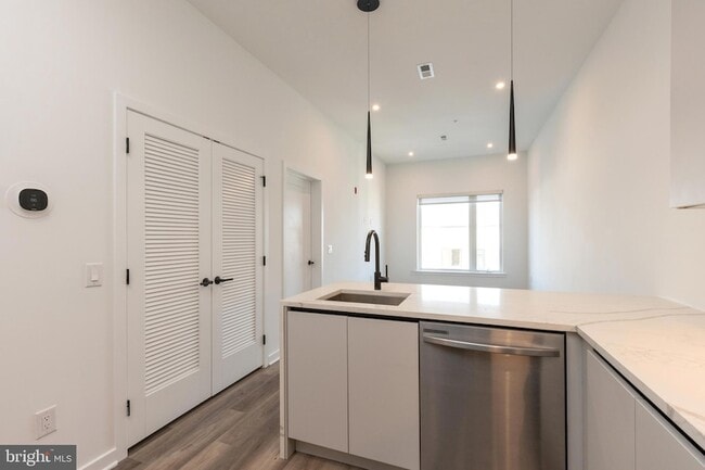 Building Photo - 3120 W Jefferson St