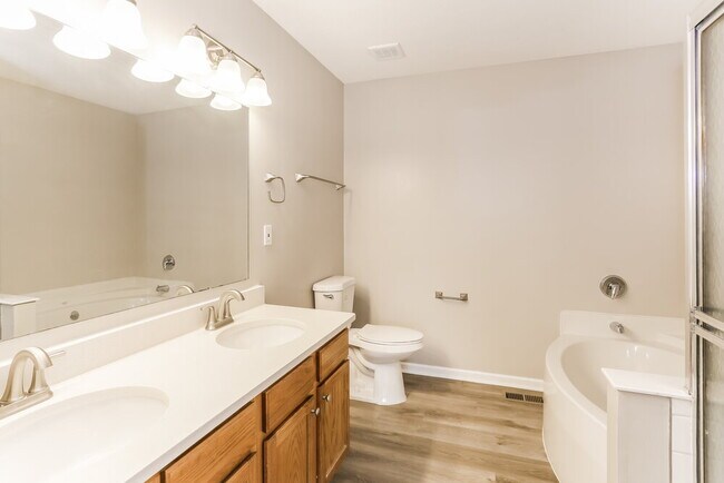 Building Photo - 467 Wheatfield Dr