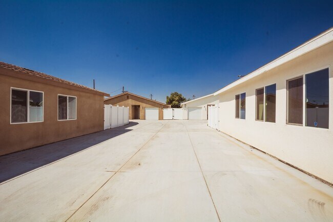 Building Photo - 8258 Bennett Ave