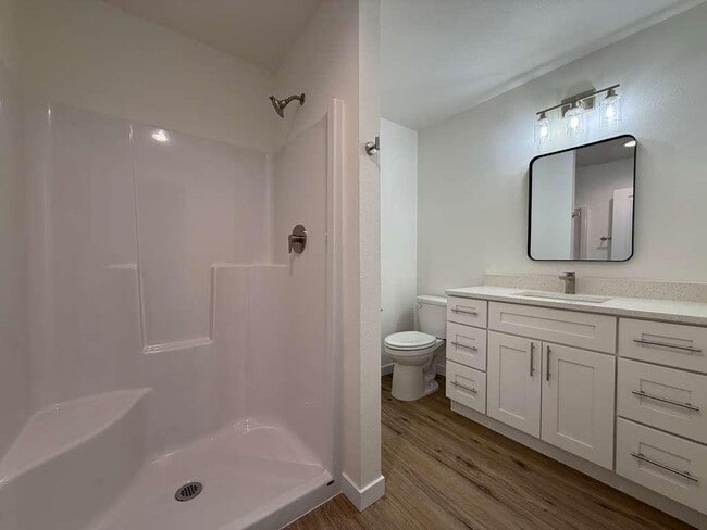 Building Photo - 3925 E 32nd Ave